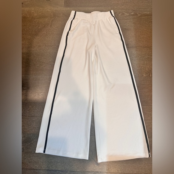 PerfectWhiteTee Sweatpant - Picture 4 of 7